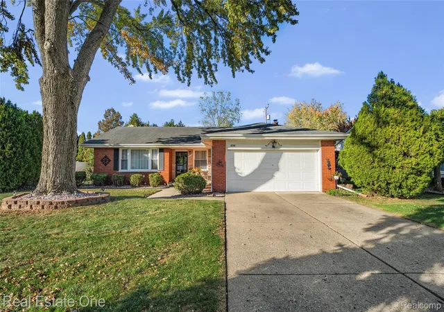 Photo 1 of Sale Pending at 6344 Campus Dr, Dearborn Heights, MI 48127 | MLS# 20261086019 | Listing updated on 2026-10-29