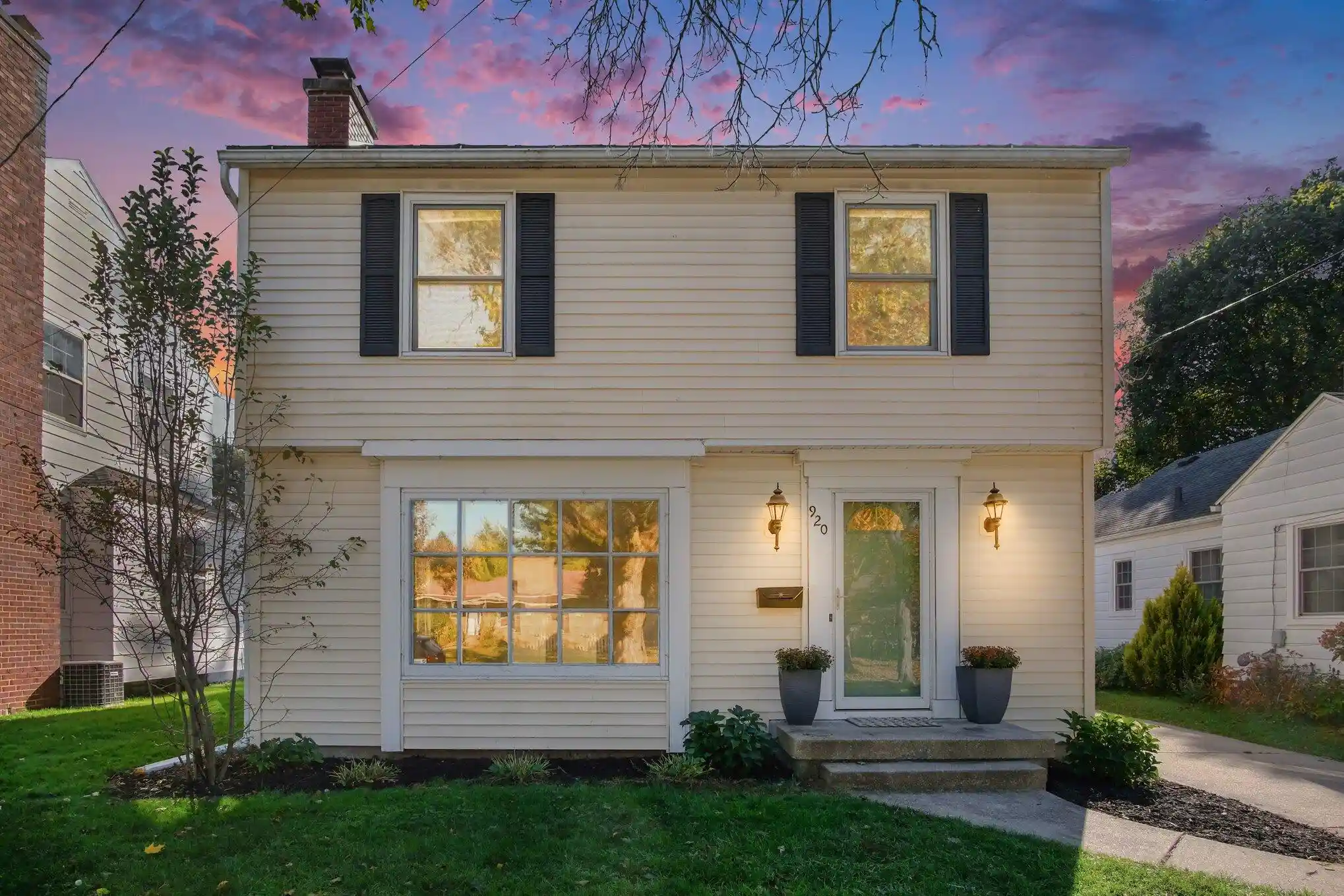 Photo 1 of Single family home for sale at 920 Reynard St Se, Grand Rapids, MI 49507 | MLS# 65026056421 | Listing updated on 2026-10-27