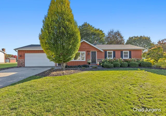 Single family home for sale at 4112 Chester St, Hudsonville, MI 49426 | MLS# 65026056429