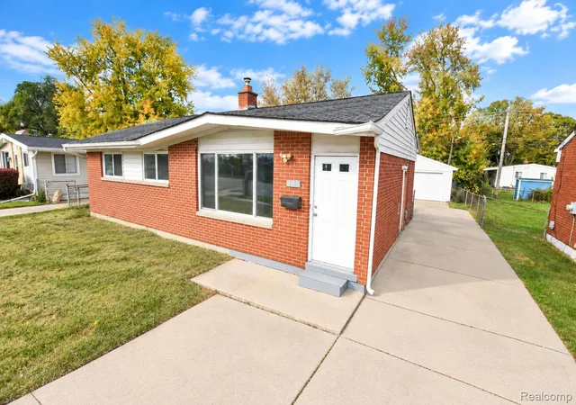 Photo 1 of Single family home for sale at 805 E Hemphill Rd, Flint, MI 48507 | MLS# 20261086054 | Listing updated on 2026-10-30