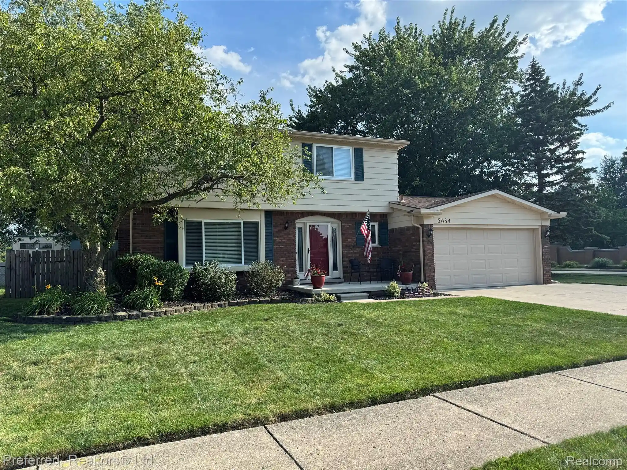 Photo 1 of Single family home for sale at 5634 Willow Crk Dr, Canton, MI 48187 | MLS# 20261086059 | Listing updated on 2026-10-25