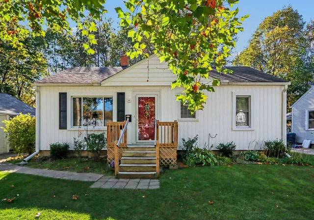 Photo 1 of Single family home for sale at 1019 Clover St, Kalamazoo City Kalamazoo, MI 49008 | MLS# 66026056477 | Listing updated on 2026-10-29