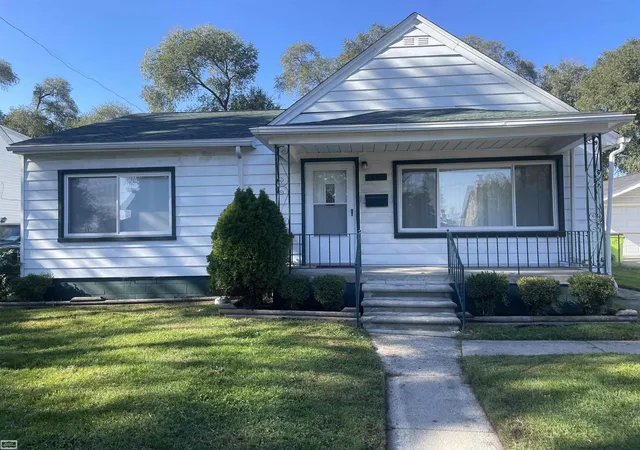Photo 1 of Single family home for sale at 26051 Parkington St, Roseville, MI 48066 | MLS# 58050225847 | Listing updated on 2026-10-30