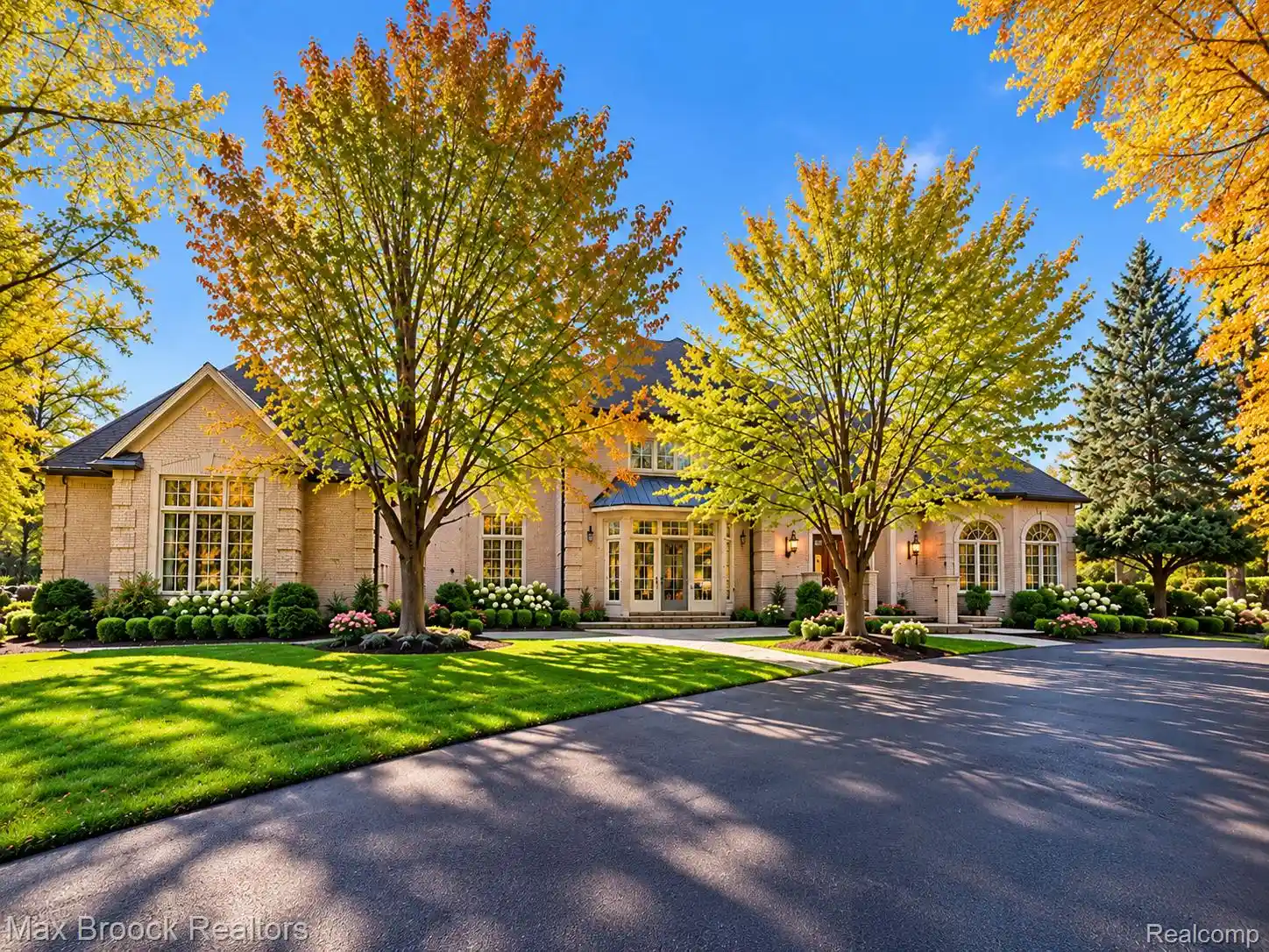 Photo 1 of Mansion for sale at 2591 E Walnut Lake Rd S, West Bloomfield Charter Township Oakland, MI 48323 | MLS# 20261086245 | Listing updated on 2026-10-30