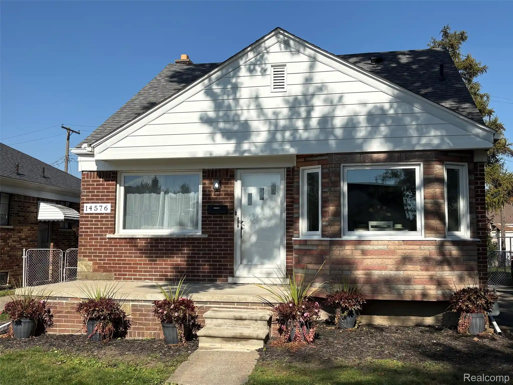 Single family home for sale at 14576 Oceana Ave, Allen Park, MI 48101 | MLS# 20261086265