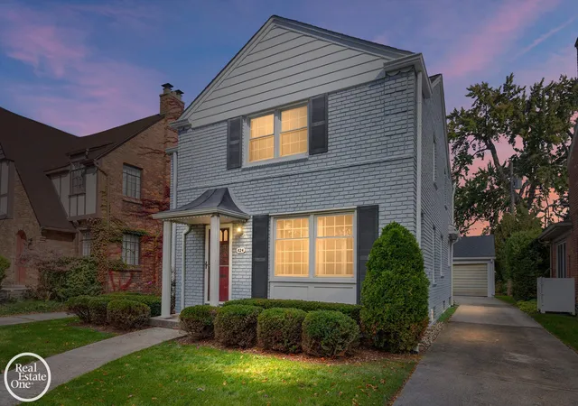 Photo 1 of Sale Pending at 424 Mckinley Ave, Grosse Pointe Farms, MI 48236 | MLS# 58050225866 | Listing updated on 2026-10-30