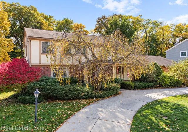 Photo 1 of Single family home for sale at 2631 Fox Chase Dr, Troy City Oakland, MI 48098 | MLS# 20261086284 | Listing updated on 2026-10-29