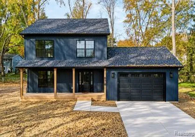 Photo 1 of Single family home for sale at 676 Pontiac Dr, Lake Orion, MI 48362 | MLS# 20261086299 | Listing updated on 2026-10-29