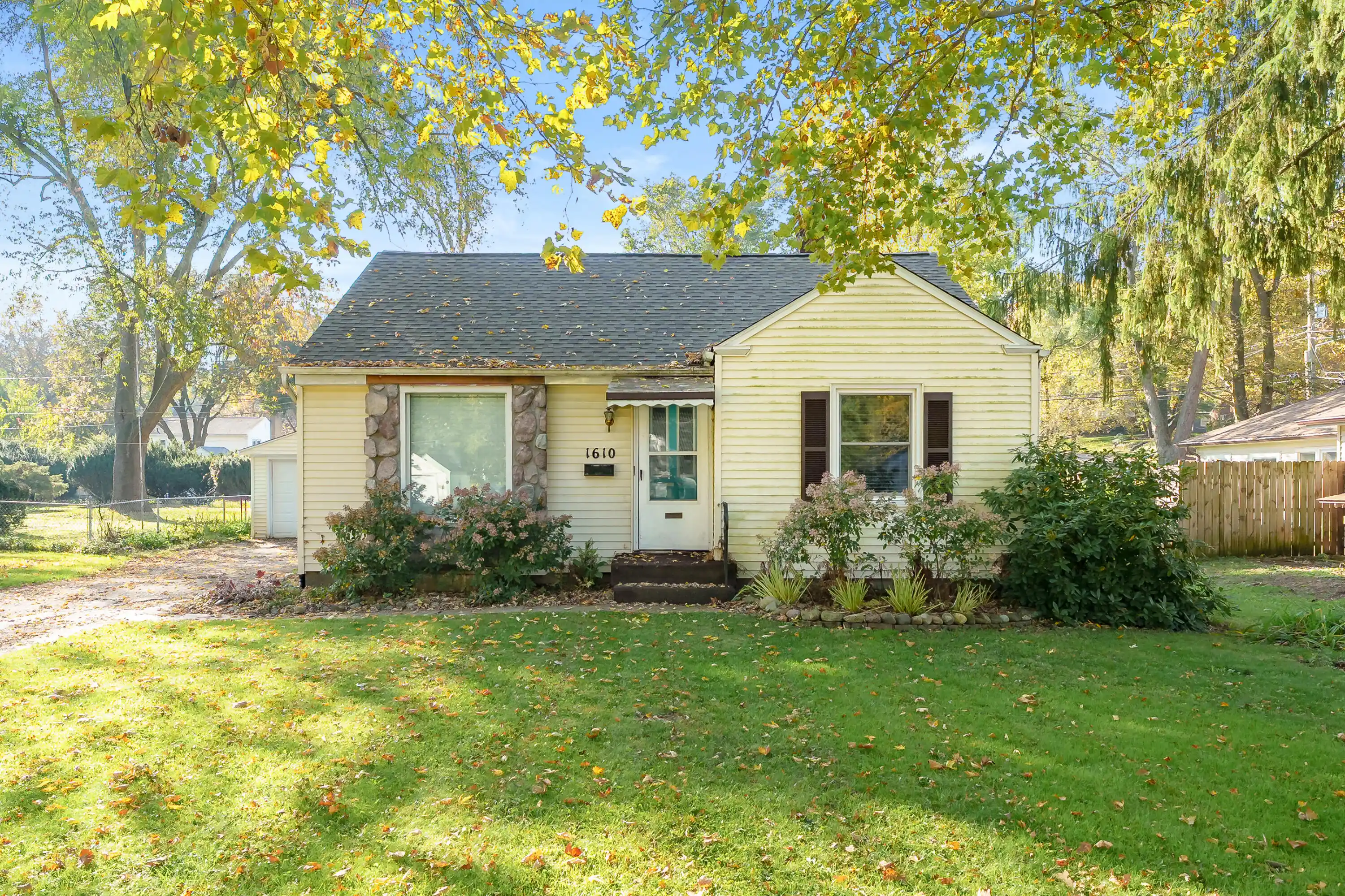 Photo 1 of Sale Pending at 1610 Fulton St, Kalamazoo, MI 49001 | MLS# 64026056699 | Listing updated on 2026-10-25