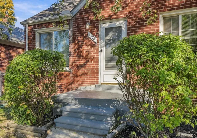 Photo 1 of Single family home for sale at 1020 Mayflower Ave, Lincoln Park, MI 48146 | MLS# 20261086305 | Listing updated on 2026-10-29