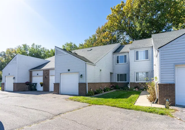 Photo 1 of Condo for sale at 737 Clair Pointe Dr Claire Ct W #47, Saint Clair Shores, MI 48081 | MLS# 20261086306 | Listing updated on 2026-10-26