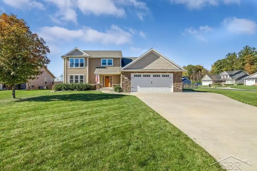 Single family home for sale at 4605 E Lakecress Dr, Saginaw, MI 48603 | MLS# 61050225888