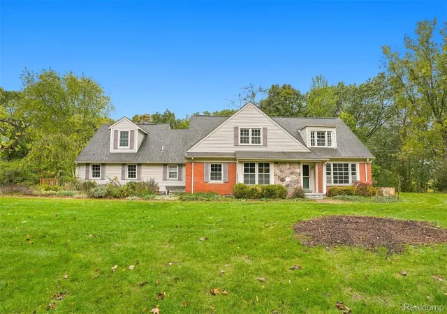Photo 1 of Single family home for sale at 6022 Orion Rd, Rochester Hills, MI 48306 | MLS# 20261086422 | Listing updated on 2026-10-26