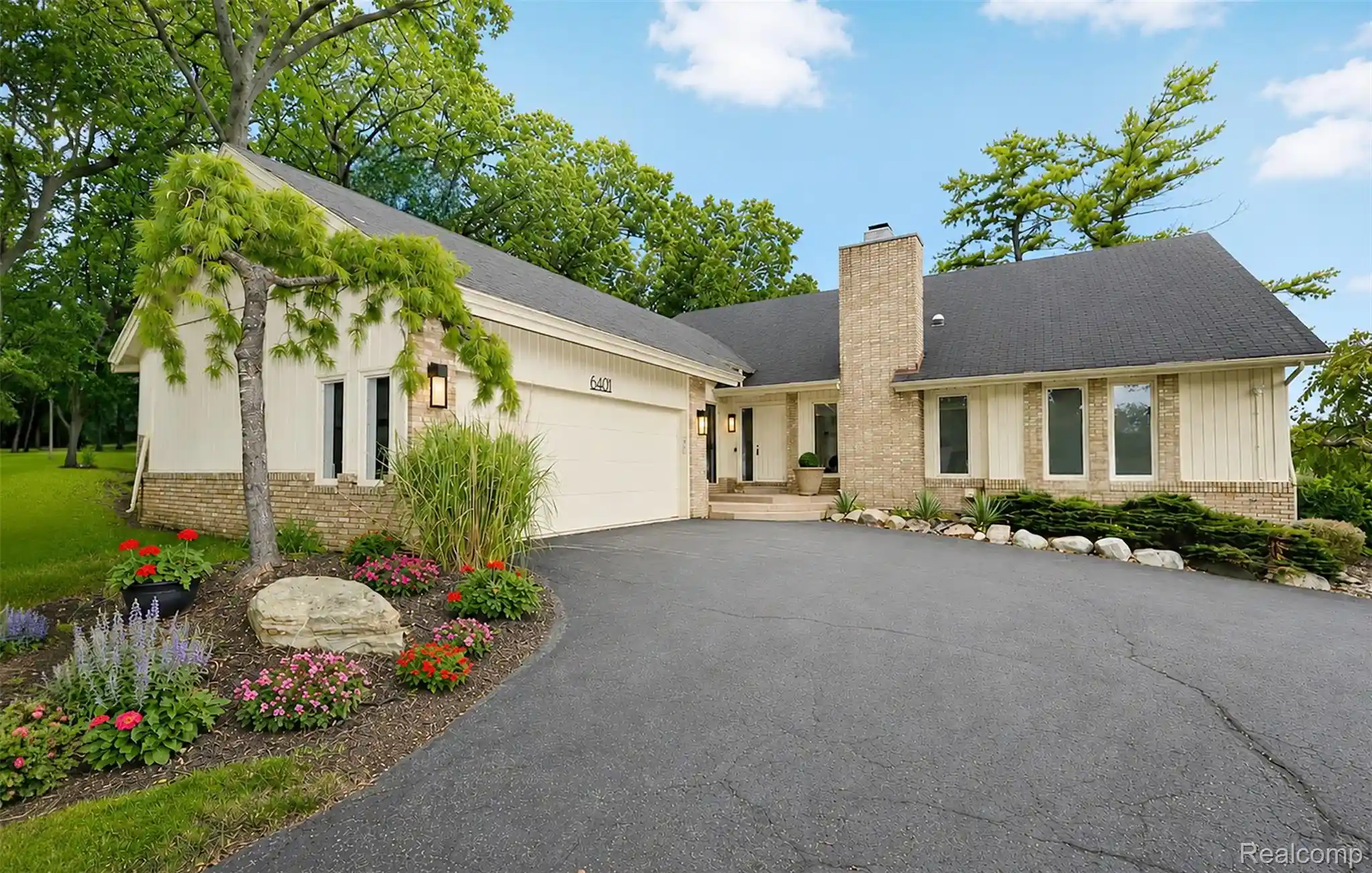 Listing Photo 1 - Condo for sale in 6401 Apple Grv Ln located at 6401 Apple Grv Ln, Bloomfield Hills, MI 48301 - Unit 6401 Apple Grv Ln