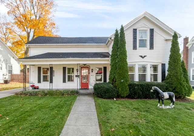 Photo 1 of Single family home for sale at 415 S Walnut St, Howell, MI 48843 | MLS# 81026056830 | Listing updated on 2026-10-26
