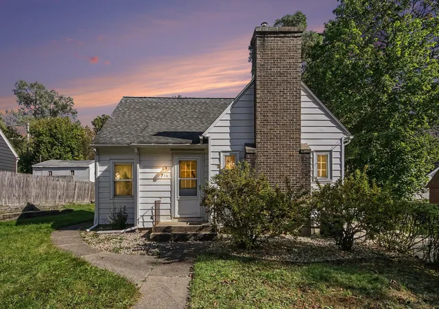 Photo 1 of Single family home for sale at 716 Maridell Ave Nw, Grand Rapids, MI 49504 | MLS# 65026056834 | Listing updated on 2026-10-26