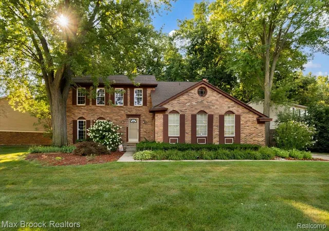 Photo 1 of Single family home for sale at 34985 Valley Frg Dr, Farmington Hills, MI 48331 | MLS# 20261086498 | Listing updated on 2026-10-29