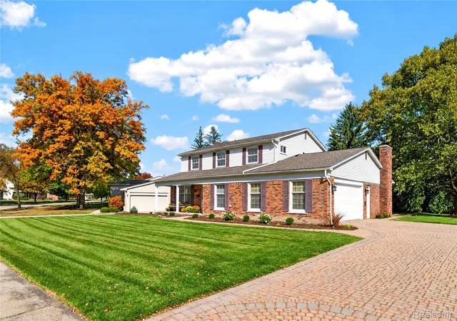 Single family home for sale at 3760 Estates Dr, Troy, MI 48084 | MLS# 20261086500 | Listing updated on 2026-10-29