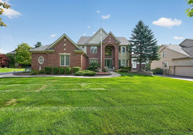 Photo 1 of Single family home for sale at 4487 Boxwood Ct, Oakland Township, MI 48306 | MLS# 58050225944 | Listing updated on 2026-10-26