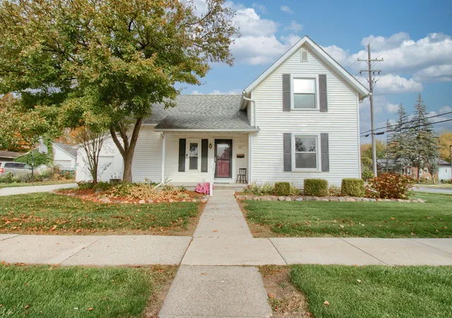 Photo 1 of Single family home for sale at 107 E Mckay St, Saline, MI 48176 | MLS# 81026056856 | Listing updated on 2026-10-29