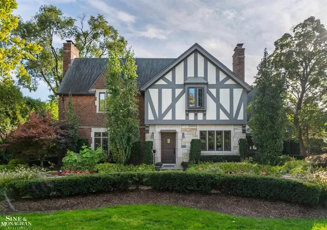 Photo 1 of Mansion for sale at 71 Lochmoor Blvd, Grosse Pointe Shores, MI 48236 | MLS# 58050225959 | Listing updated on 2026-10-26