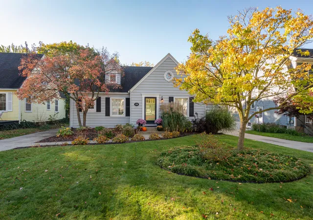 Photo 1 of Single family home for sale at 2338 Burchard St Se, Grand Rapids, MI 49506 | MLS# 65026056889 | Listing updated on 2026-10-28