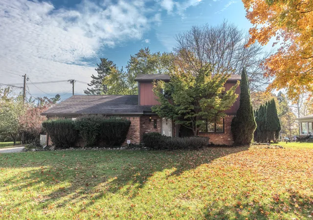 Photo 1 of Single family home for sale at 2255 Horseshoe Dr, West Bloomfield, MI 48322 | MLS# 81026056888 | Listing updated on 2026-10-28