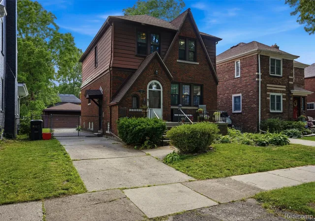 Photo 1 of Single family home for sale at 461 Manor, Grosse Pointe Farms, MI 48236 | MLS# 20261086712 | Listing updated on 2026-10-27