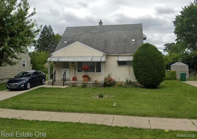 Photo 1 of Sale Pending at 1735 Cardwell St, Garden City, MI 48135 | MLS# 20261086720 | Listing updated on 2026-10-27