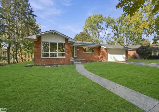 Photo 1 of Single family home for sale at 16421 Surrey St, Livonia, MI 48154 | MLS# 58050226030 | Listing updated on 2026-10-30