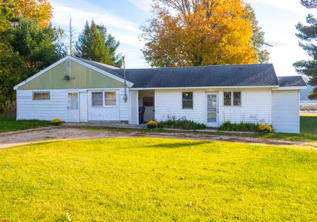 Photo 1 of Single family home for sale at 11131 County Rd 215, Grand Junction, MI 49056 | MLS# 69026057018 | Listing updated on 2026-10-28