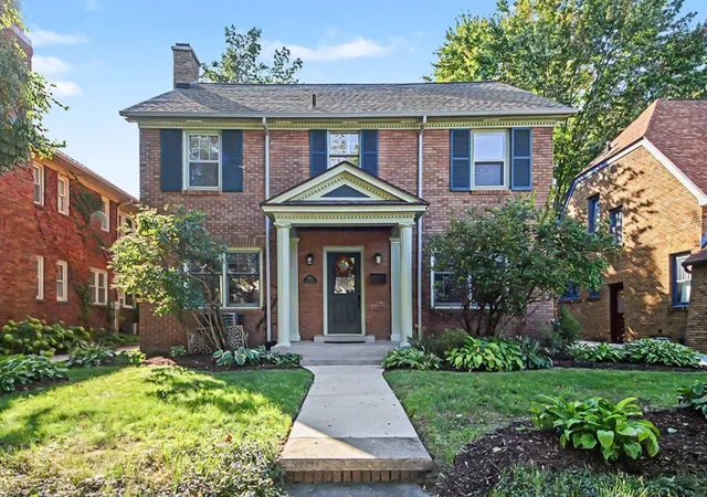 Photo 1 of Single family home for sale at 1031 Iroquois Dr Se, Grand Rapids, MI 49506 | MLS# 65026057046 | Listing updated on 2026-10-28