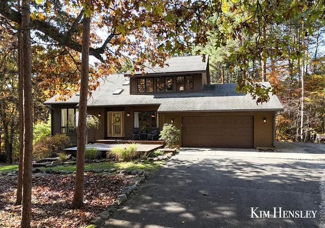 Photo 1 of Single family home for sale at 10970 Wellington Dr Ne, Rockford, MI 49341 | MLS# 65026057065 | Listing updated on 2026-10-27