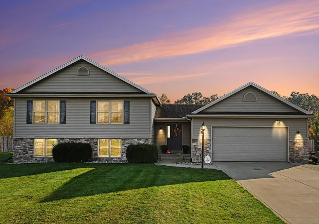 Single family home for sale at 71409 Ilean Rd, Edwardsburg, MI 49112 | MLS# 68026057077
