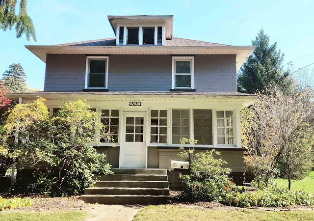 Photo 1 of Single family home for sale at 220 N Lane St, Blissfield, MI 49228 | MLS# 56050226072 | Listing updated on 2026-10-27