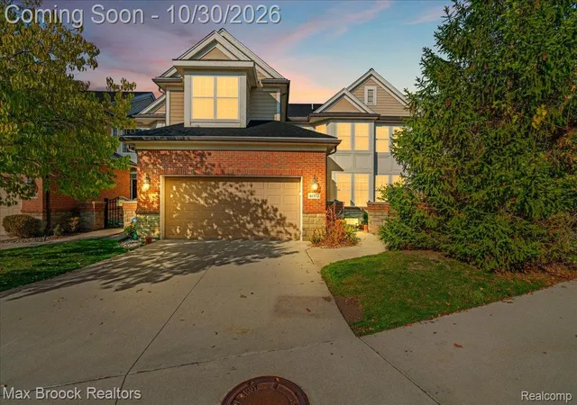 Listing Photo 2 - Condo for sale in building located at 4072 Summerfield Dr, Troy, MI 48085