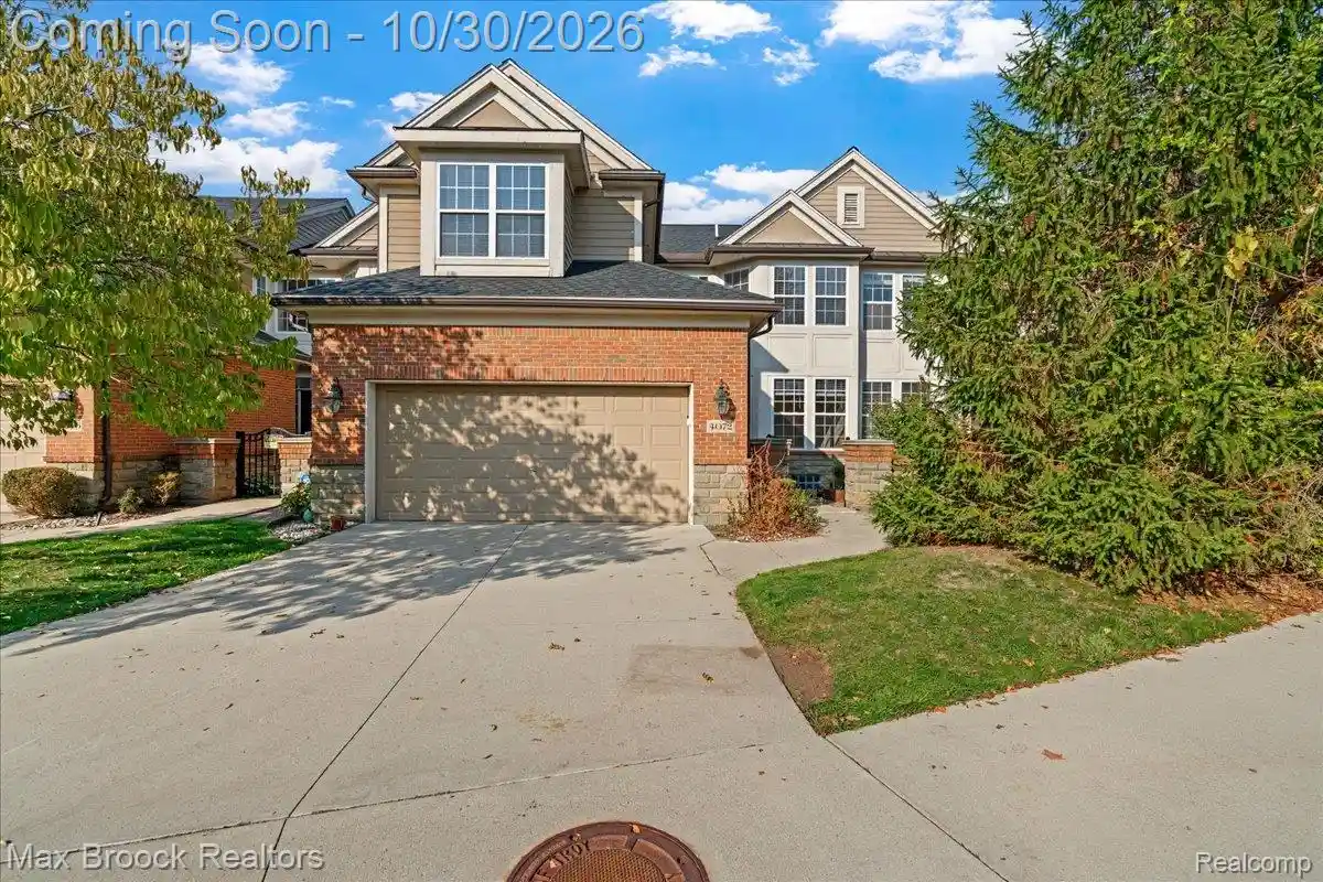 Listing Photo 1 - Condo for sale in 4072 Summerfield Dr located at 4072 Summerfield Dr, Troy, MI 48085 - Unit 4072 Summerfield Dr