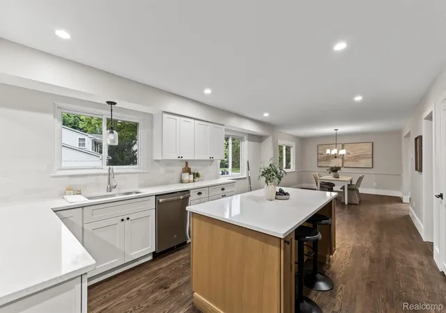 Photo 1 of Single family home for sale at 2185 Brenthaven Dr, Bloomfield Hills, MI 48304 | MLS# 20261087005 | Listing updated on 2026-10-28