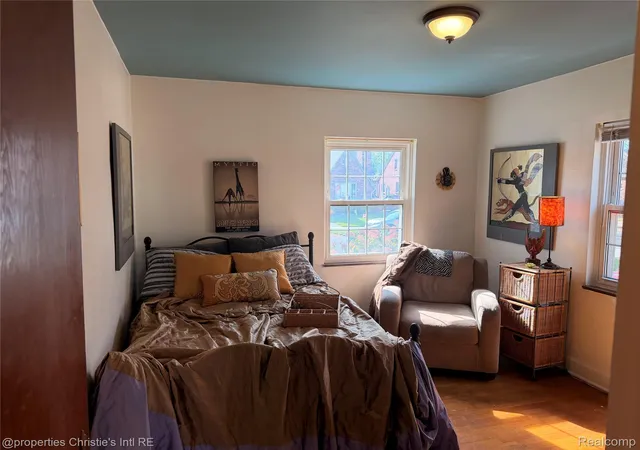 Photo 2 of Single family home for sale at 422 Manor St, Grosse Pointe Farms City Wayne, MI 48236 | MLS# 20261087089 | Listing updated on 2026-10-30