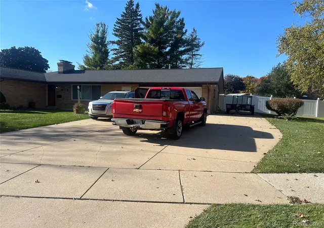 Single family home for sale at 2325 Kipling Dr, Saginaw, MI 48602 | MLS# 20261087100