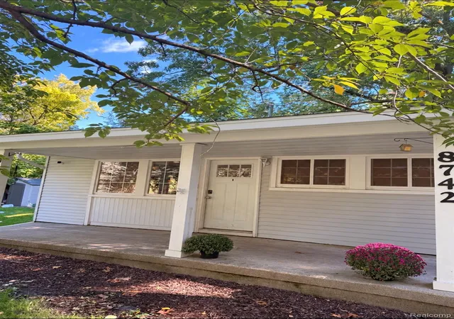 Photo 1 of Single family home for sale at 8742 Thendara Blvd, Clarkston, MI 48348 | MLS# 20261087111 | Listing updated on 2026-10-28