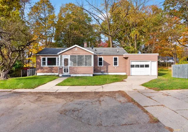 Photo 1 of Sale Pending at 6 Elm Ct, Hillsdale, MI 49242 | MLS# 55026057169 | Listing updated on 2026-10-30