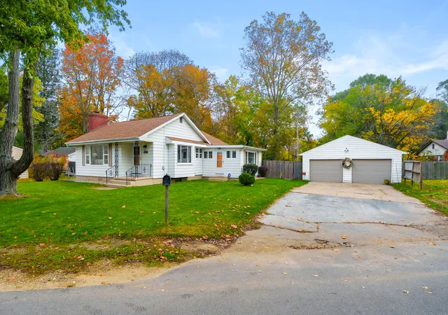 Single family home for sale at 1753 E Ogden Cir, Benton Harbor, MI 49022 | MLS# 69026057173