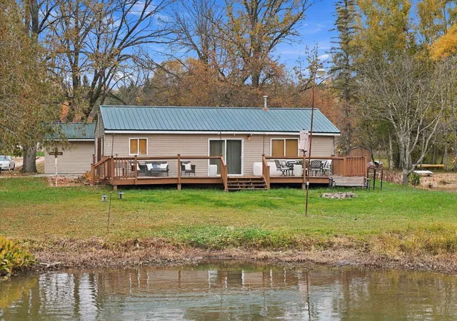 Photo 1 of Single family home for sale at 6780 Ottawa Dr, Mesick, MI 49668 | MLS# 78080074916 | Listing updated on 2026-10-29