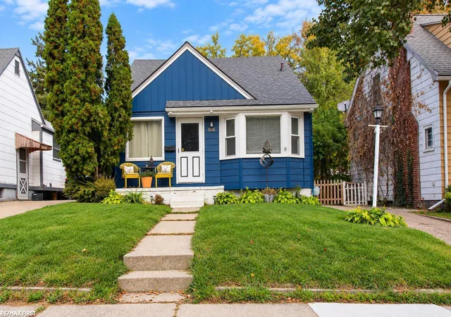 Single family home for sale at 986 Argyle Ave, Pontiac, MI 48341 | MLS# 58050226153