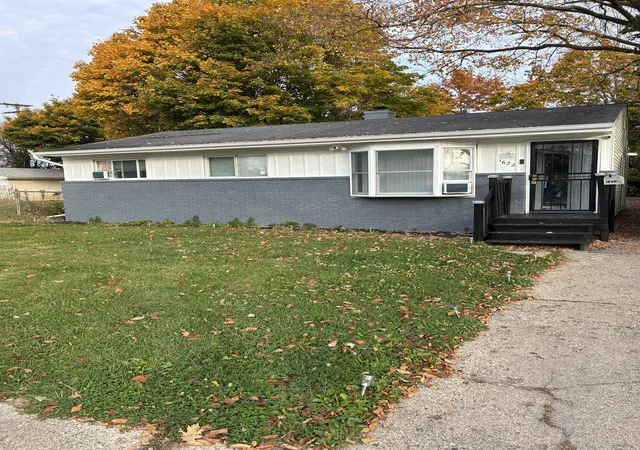 Single family home for sale at 1622 Barbara Dr, Flint, MI 48504 | MLS# 5050226157
