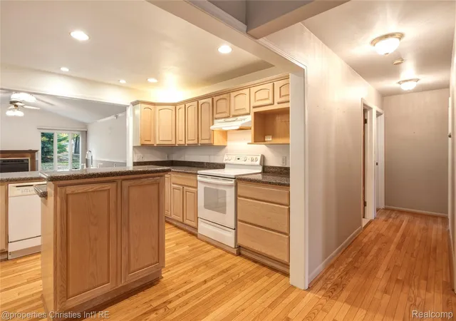 Photo 4 of Single family home for sale at 662 Coughlan St, Auburn Hills City Oakland, MI 48326 | MLS# 20261087284 | Listing updated on 2026-10-30
