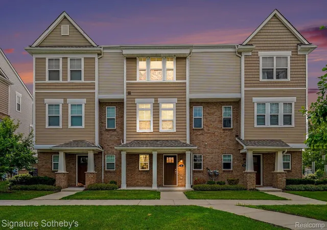 Condo for sale at 2500 Normandy Rd #40, Royal Oak, MI 48073 | MLS# 20261087286