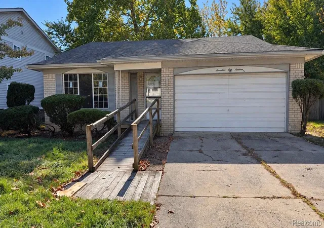 Photo 1 of Single family home for sale at 17119 Hilton St, Southfield, MI 48075 | MLS# 20261087291 | Listing updated on 2026-10-29