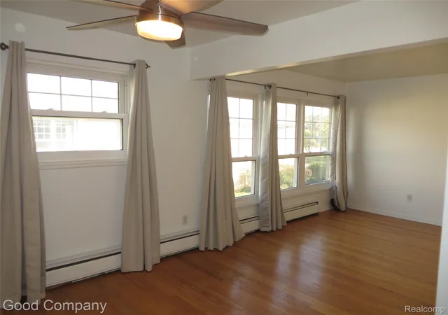Listing Photo 1 - Condo for sale in building located at 3225 Benjamin Ave, Royal Oak, MI 48073 - Unit #14